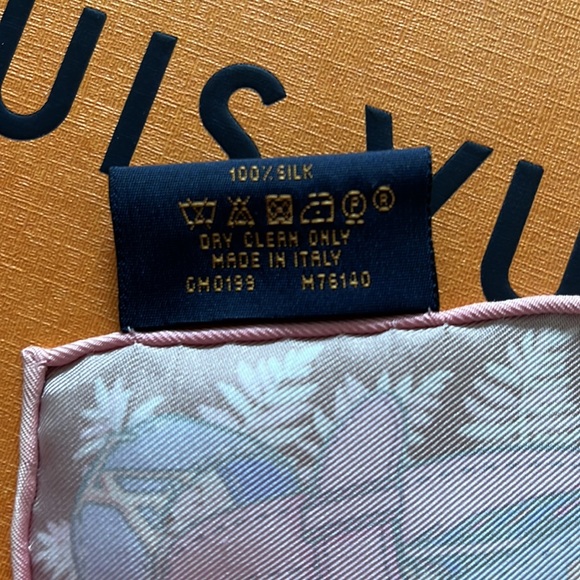 Louis Vuitton Love Birds Square FLAWLESS - Picture 3 of 10